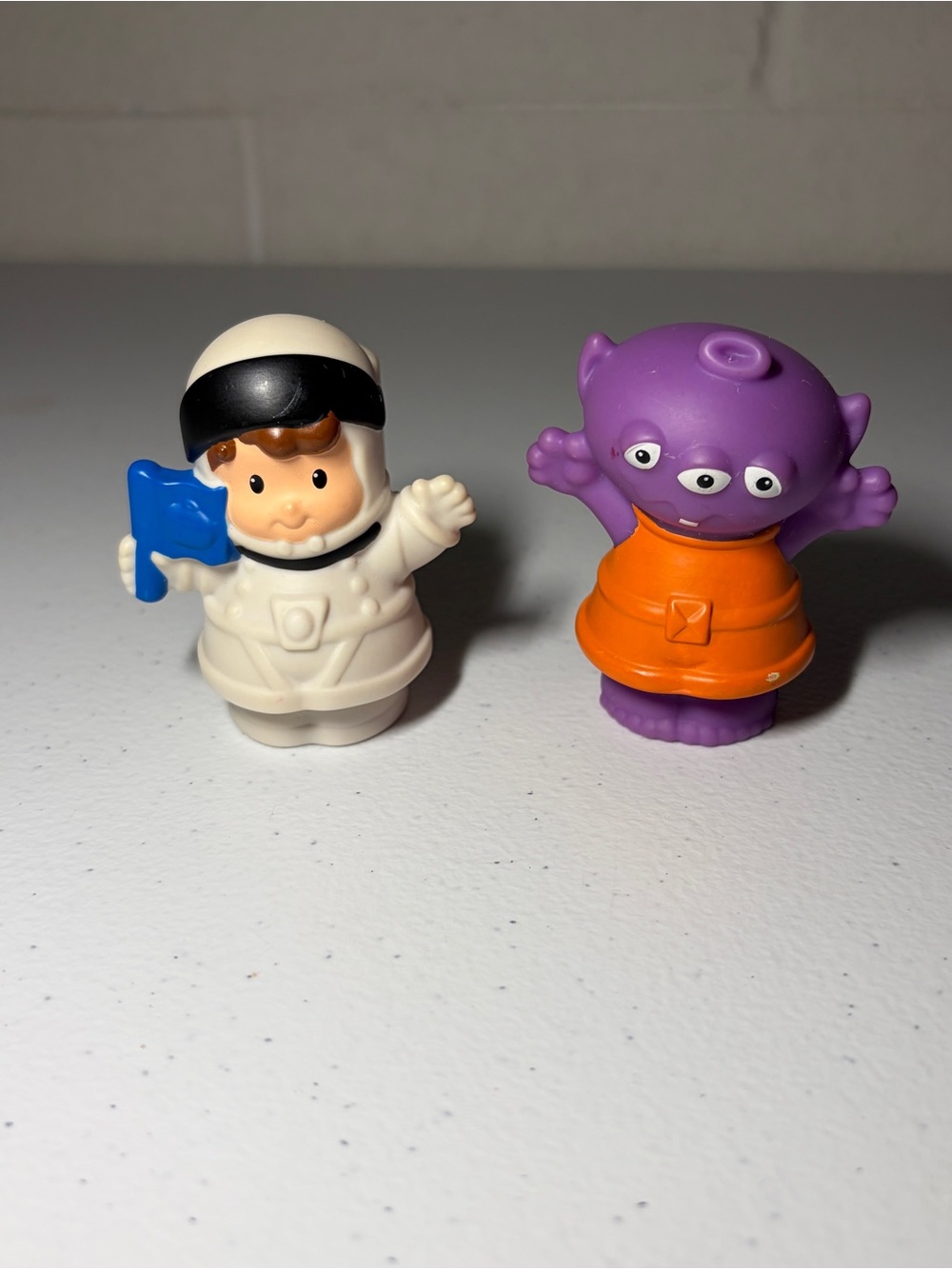 Little People 2010 Figurine Lot of 2 Astronaut & Alien